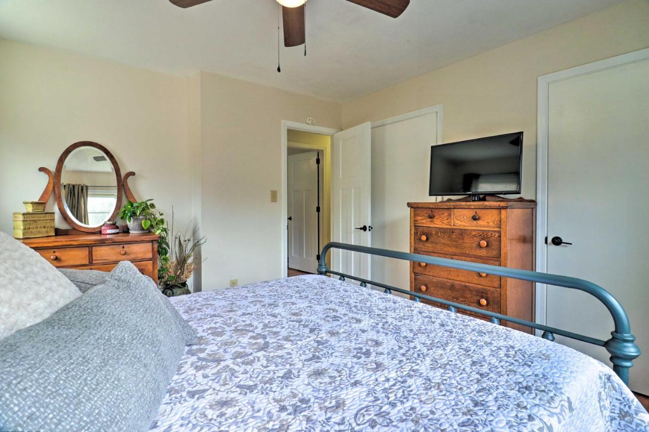 Updated Marshall Home With Fire Pit And Game Room! Bagian luar foto