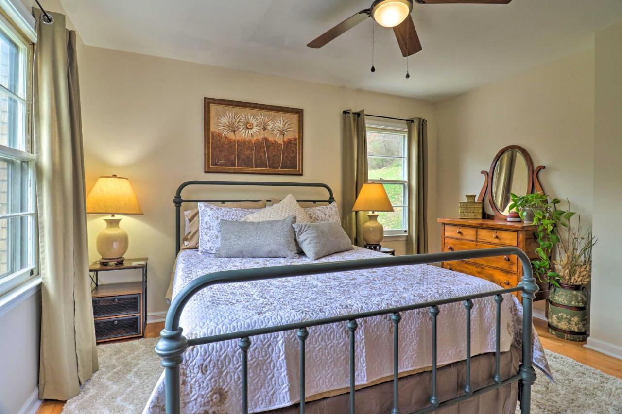 Updated Marshall Home With Fire Pit And Game Room! Bagian luar foto