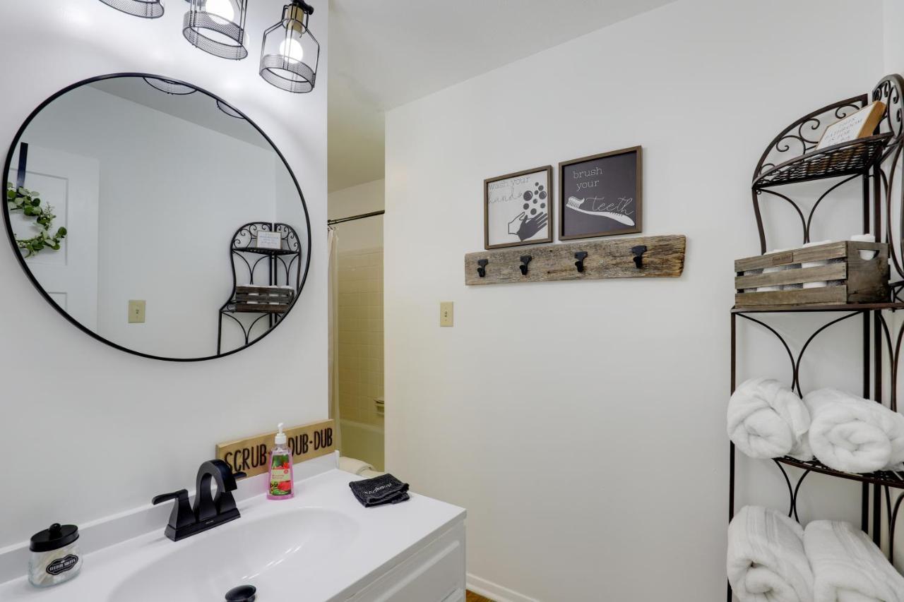 Updated Marshall Home With Fire Pit And Game Room! Bagian luar foto