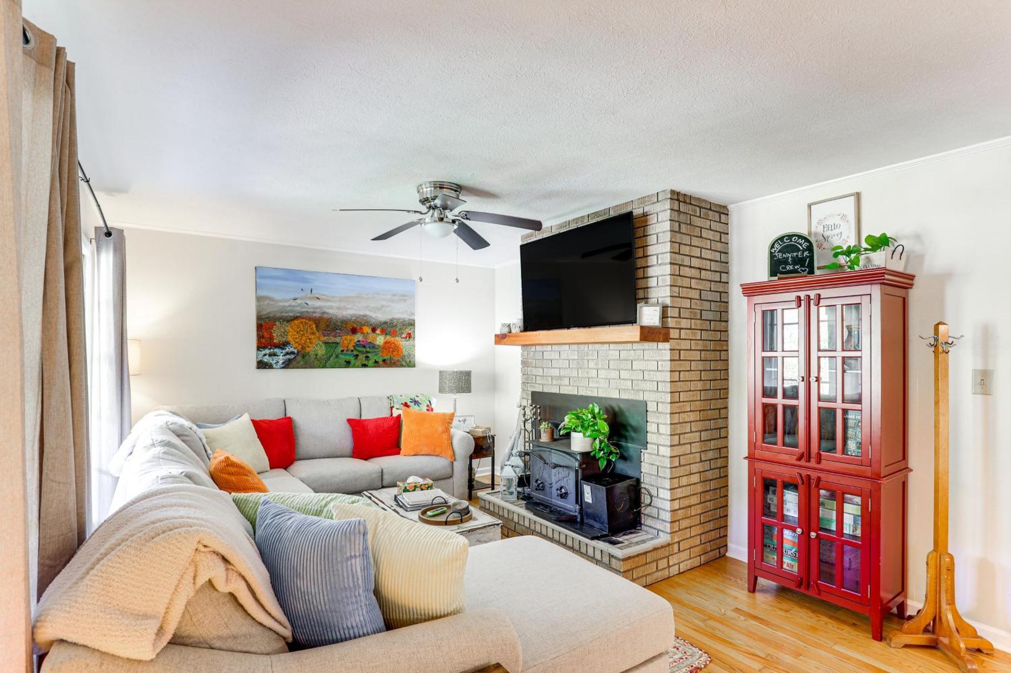 Updated Marshall Home With Fire Pit And Game Room! Bagian luar foto