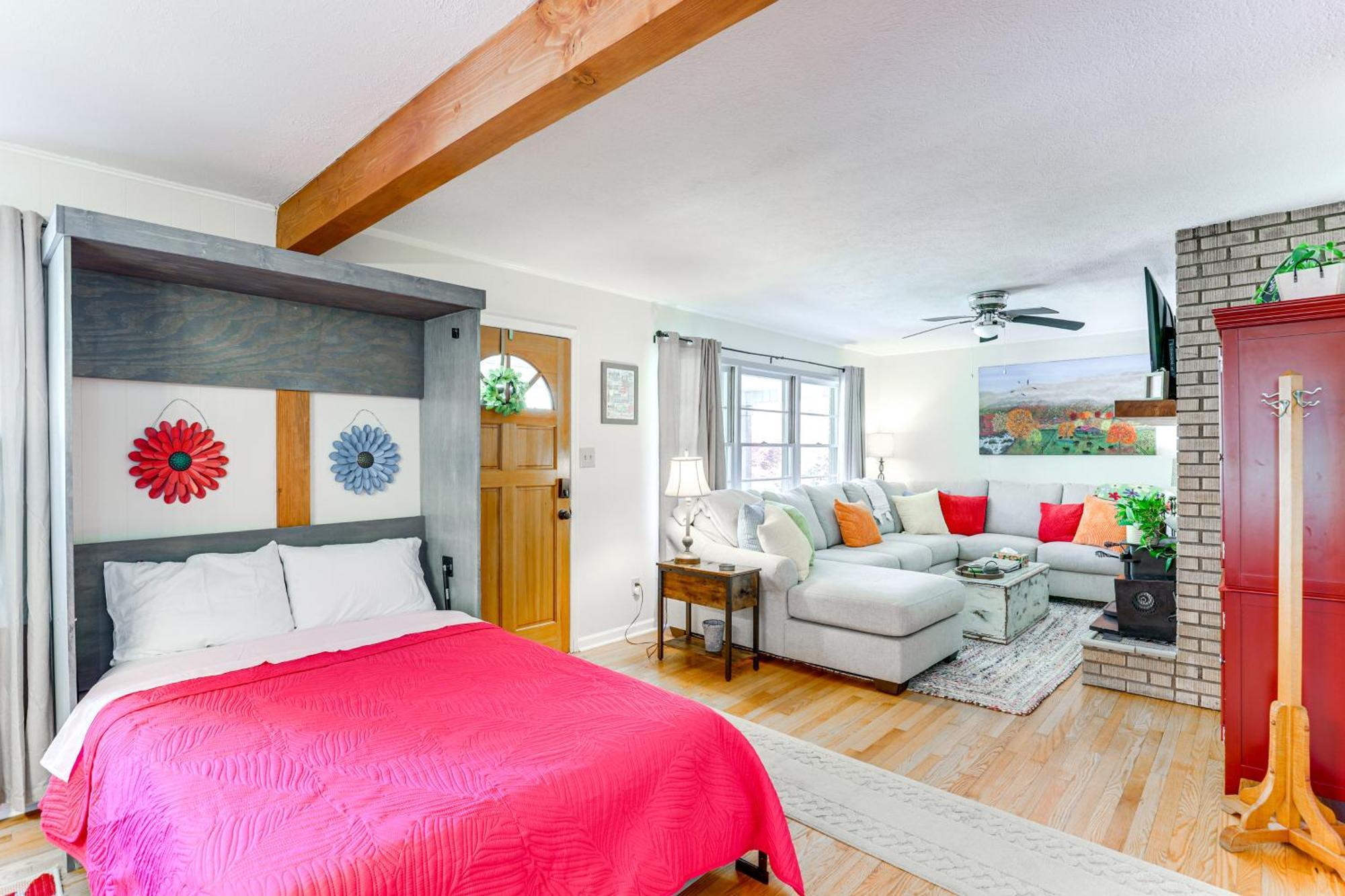 Updated Marshall Home With Fire Pit And Game Room! Bagian luar foto