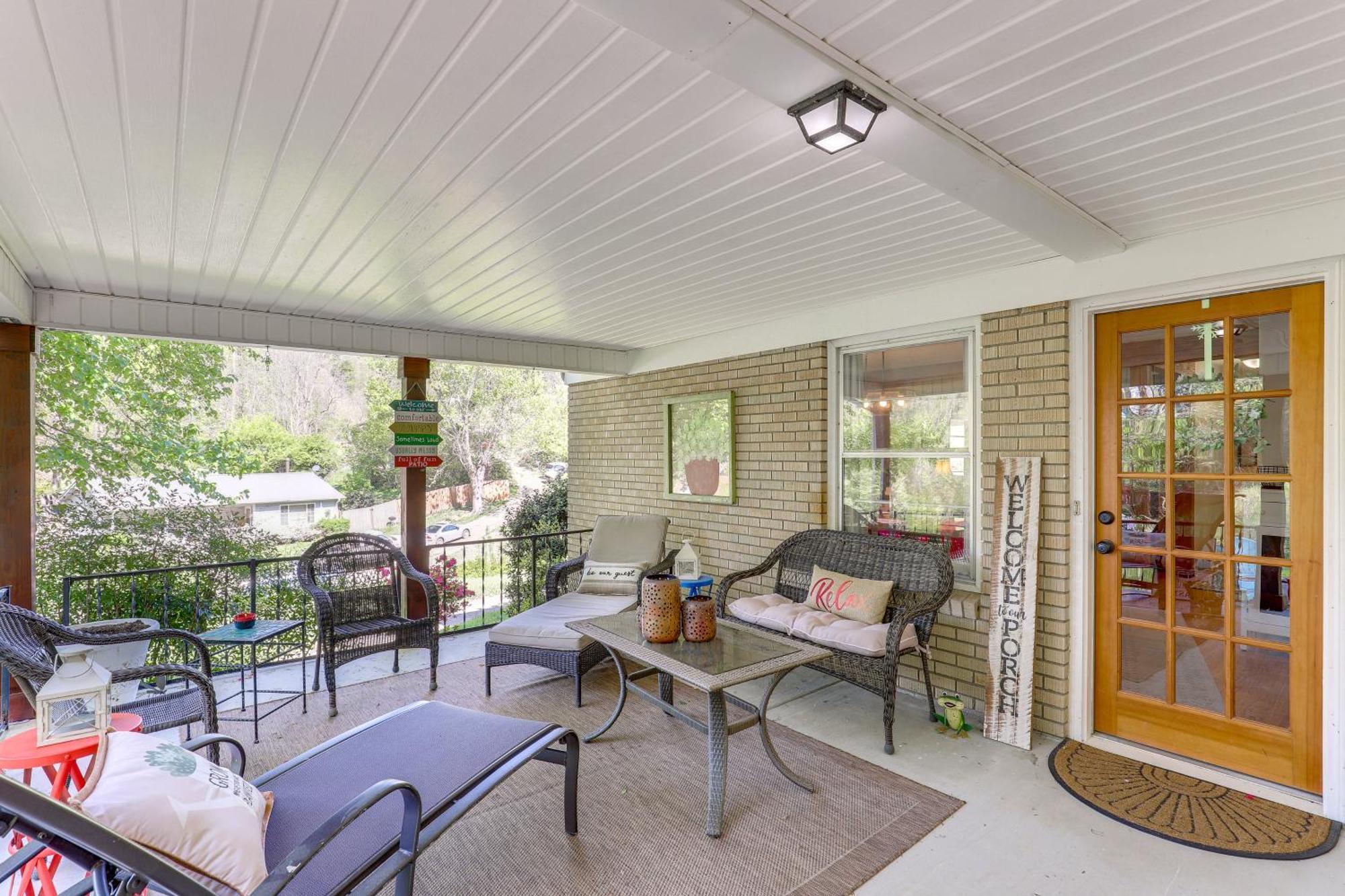 Updated Marshall Home With Fire Pit And Game Room! Bagian luar foto