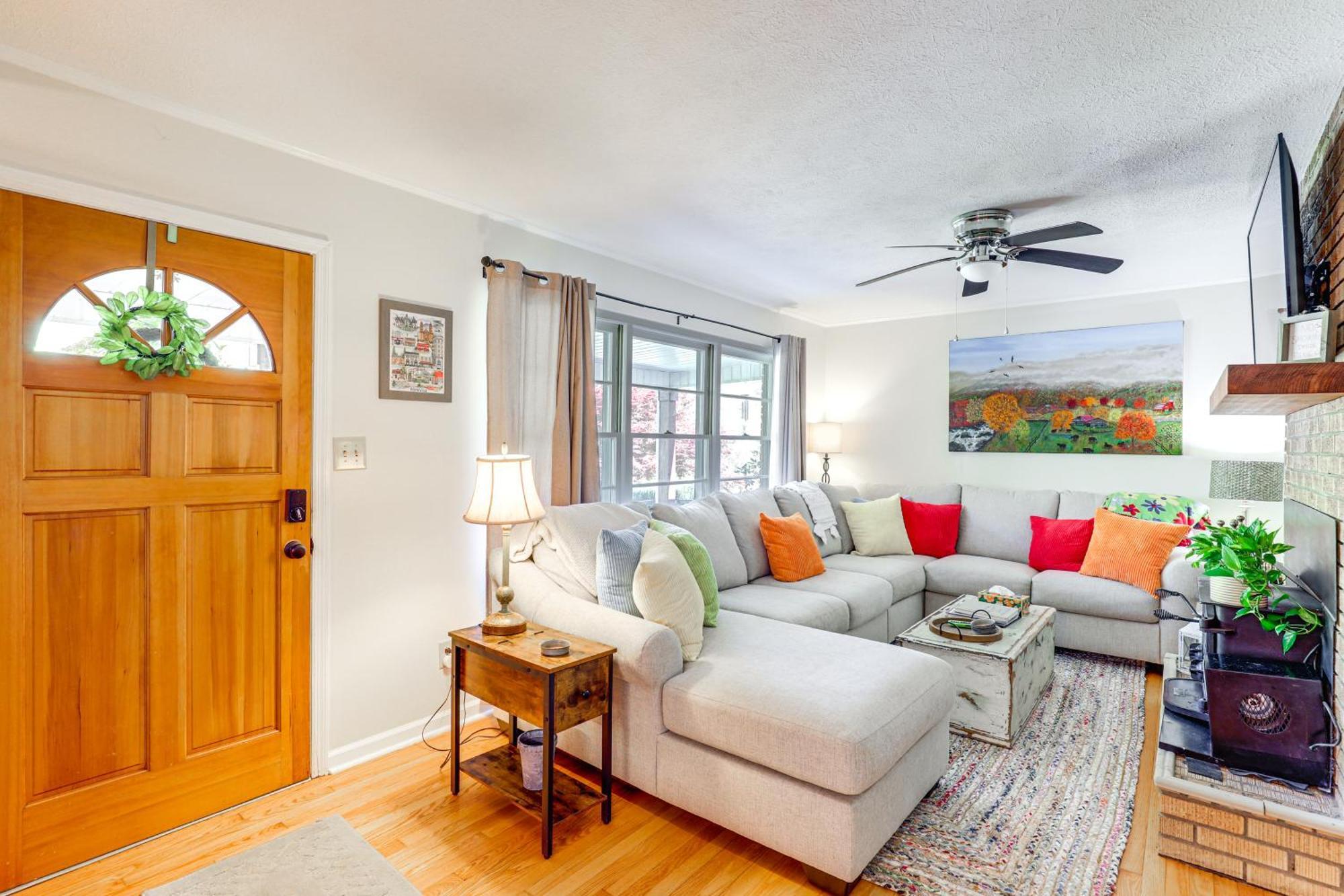 Updated Marshall Home With Fire Pit And Game Room! Bagian luar foto